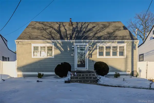 612 N Broome Avenue, Lindenhurst, NY 11757