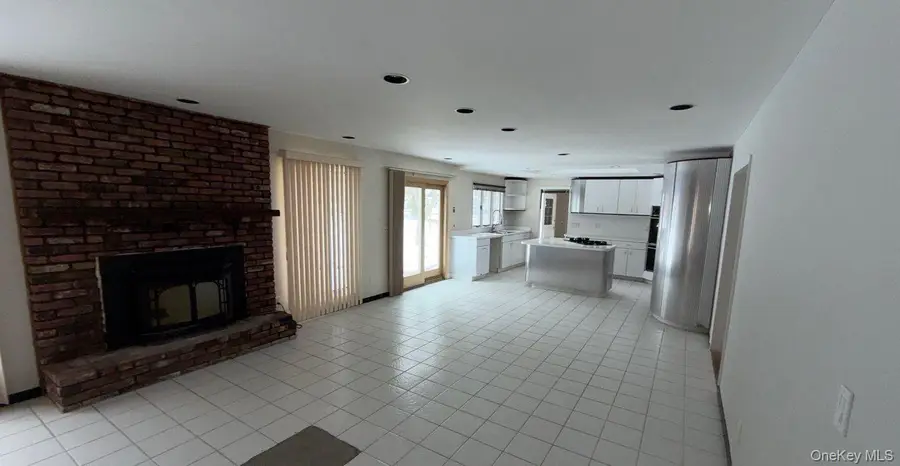 1 Domino Way, Mount Sinai, NY 11766 - #2