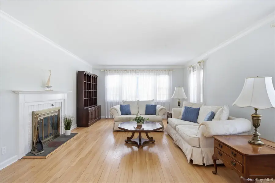 38 Bradish Lane, Bay Shore, NY 11706 - #3