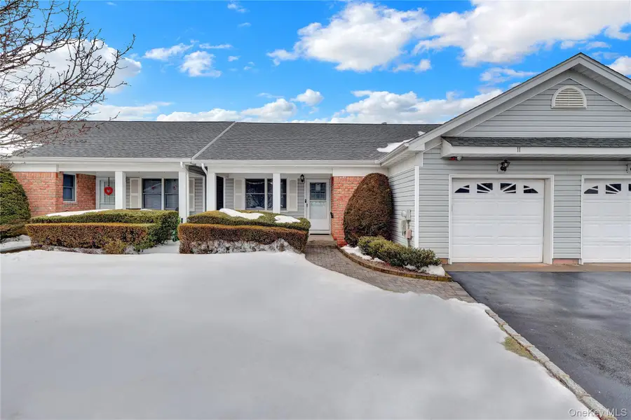 11 Primrose Lane, North Babylon, NY 11703 - #3