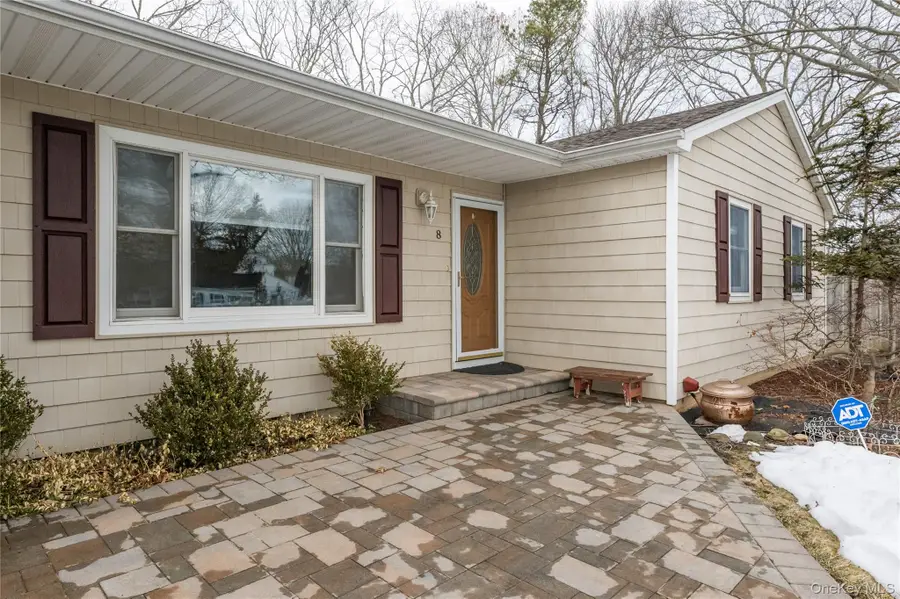 8 Shelley Court, Middle Island, NY 11953 - #3