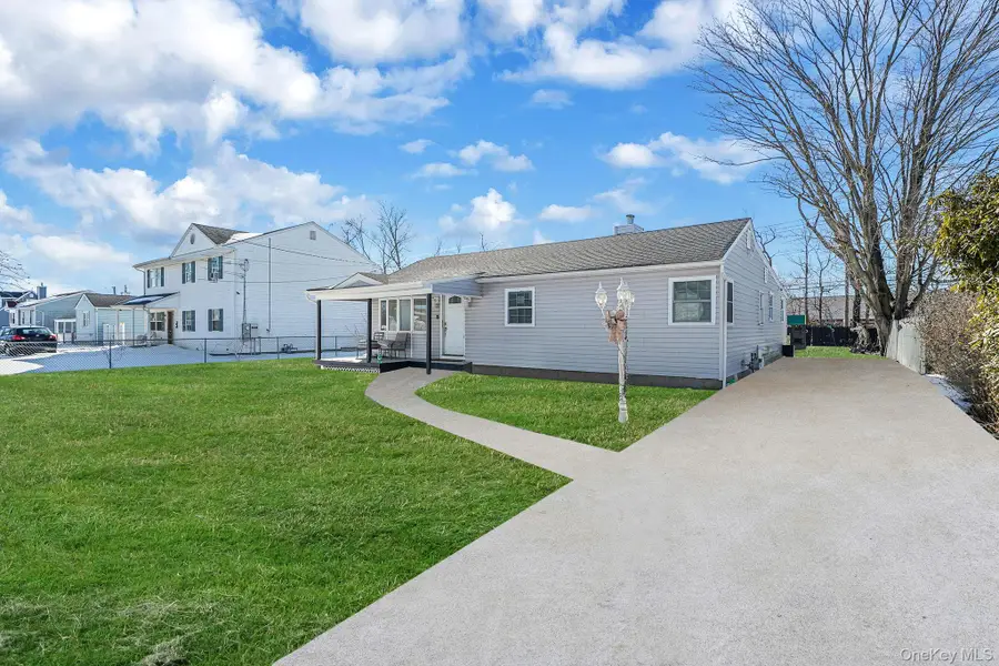 22 Eisenhower Avenue, Brentwood, NY 11717 - #2