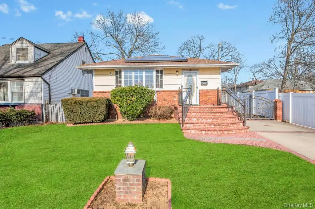 488 Pershing Blvd, Rockville Centre, NY 11570 - #1