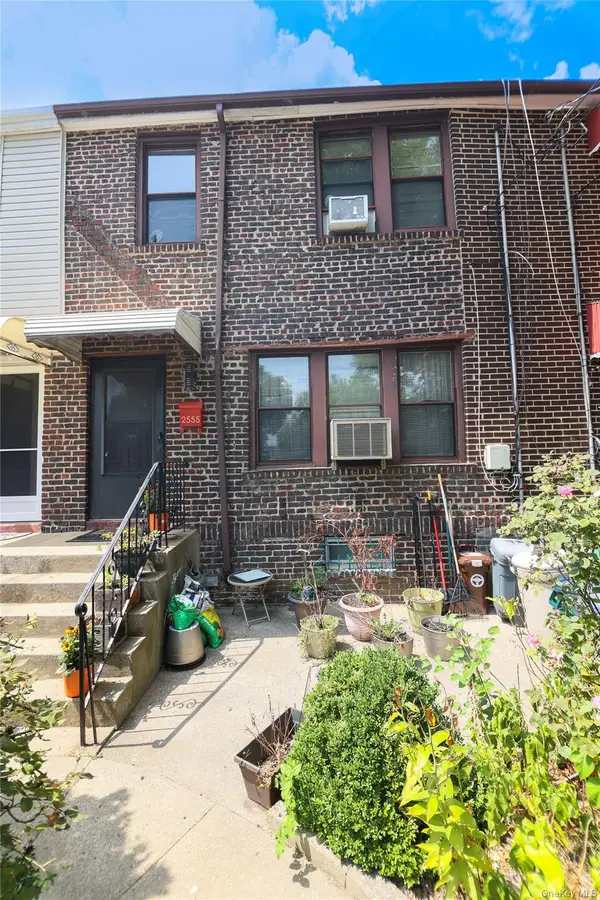 2555 Westervelt Avenue, Bronx, NY 10469