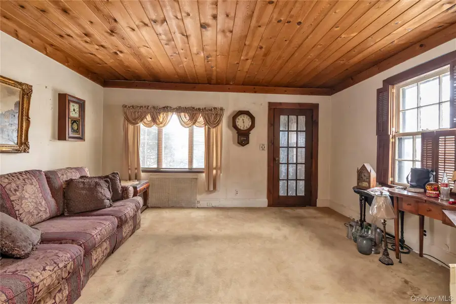 30 Putnam Avenue, Lynbrook, NY 11563 - #2