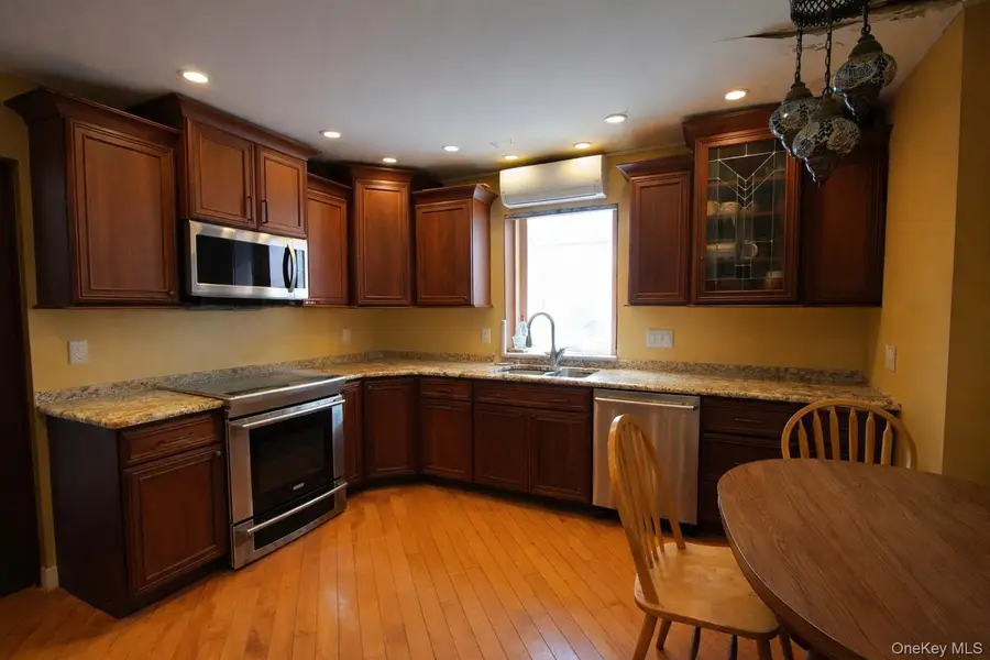 10 Farview Avenue, Bayville, NY 11709 - #2