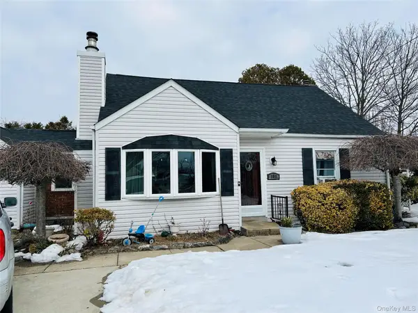 109 Vesper Court, Babylon, NY 11702