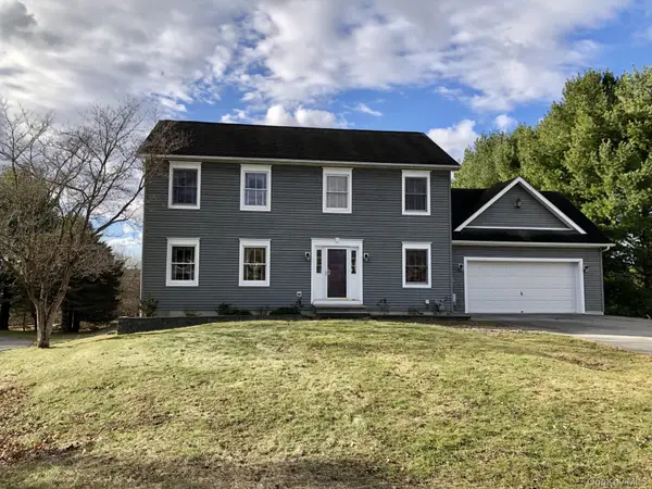 4 Grapevine Place, Poughkeepsie, NY 12603