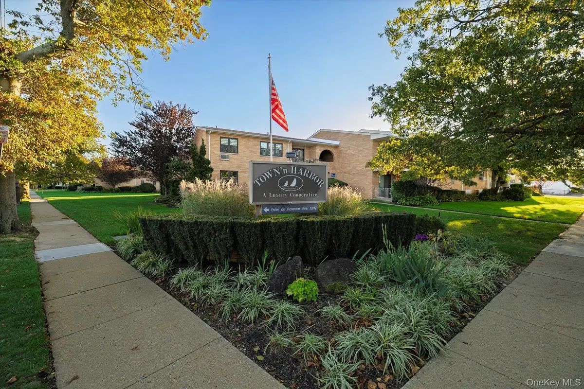 210 Westend Avenue #8A, Freeport, NY 11520 - #1