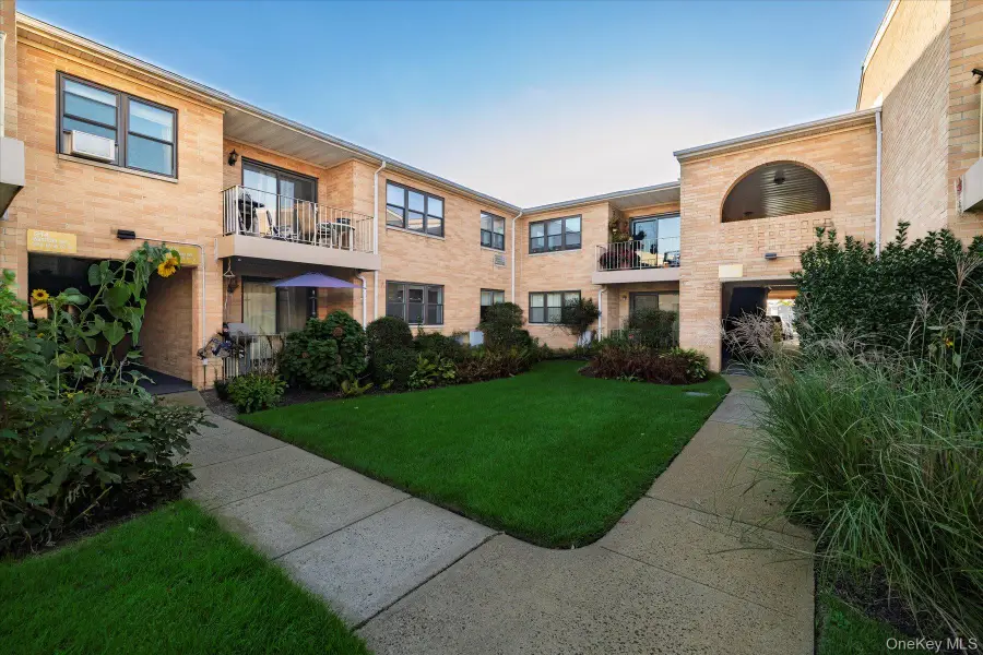 210 Westend Avenue #8A, Freeport, NY 11520 - #2