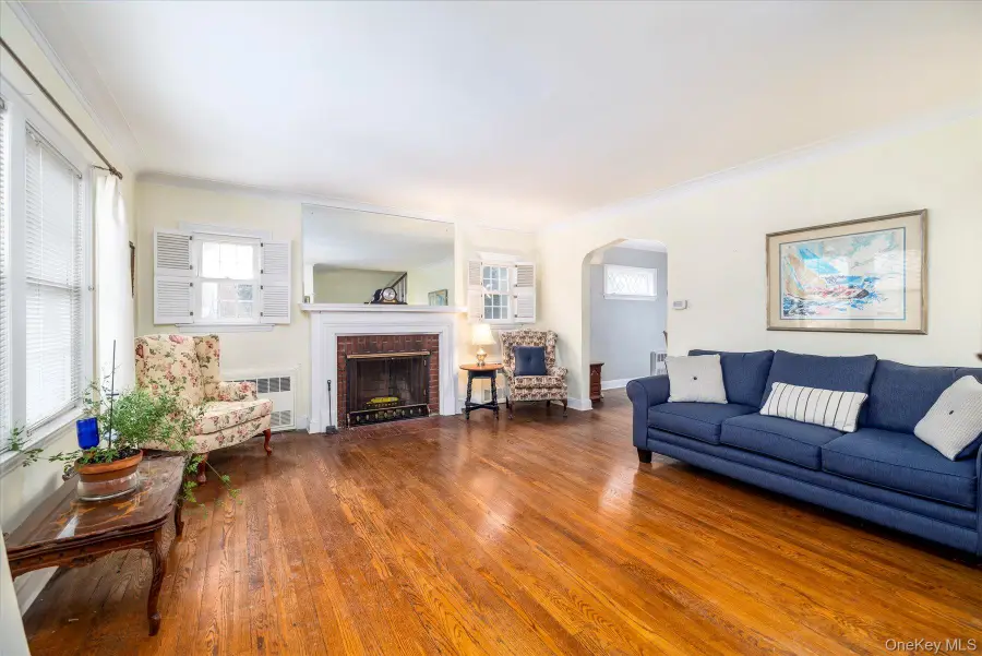 28 Saint Thomas Place, Malverne, NY 11565 - #3