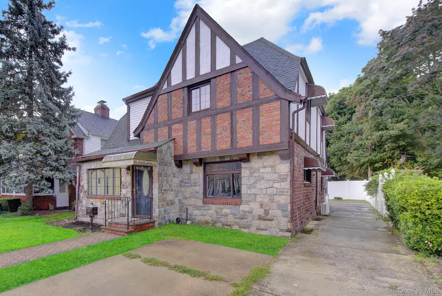 54 Surrey Lane, Hempstead, NY 11550 - #3