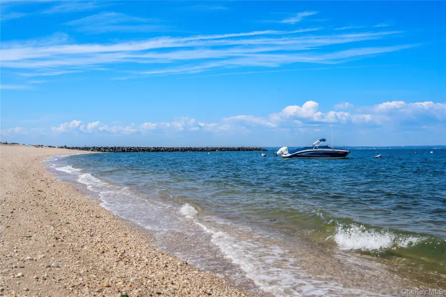 19 Frost Creek Drive, Lattingtown, NY 11560 - #2