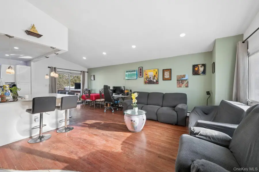 253 W 20th Street, Deer Park, NY 11729 - #3