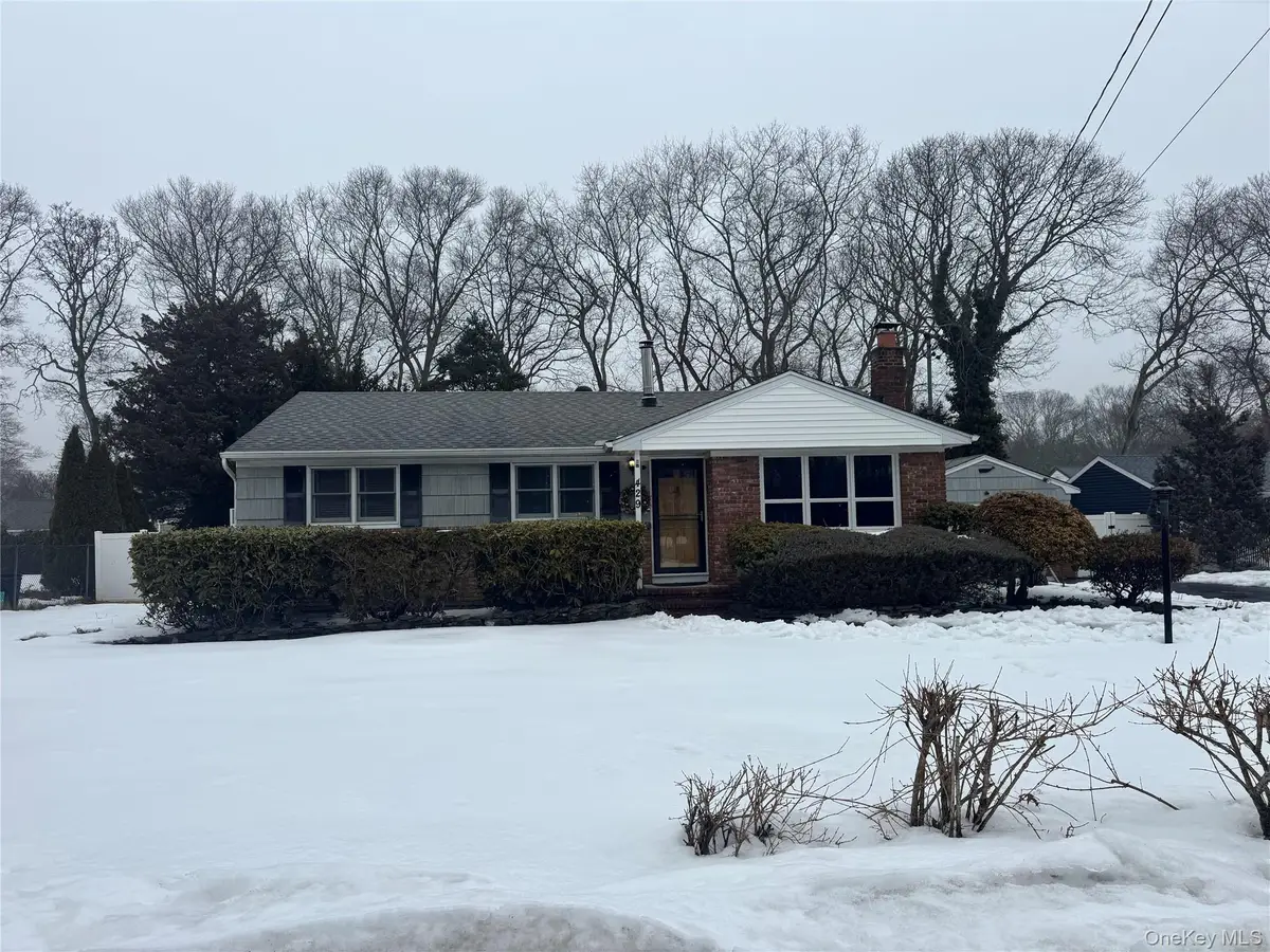 429 Mollie Boulevard, Holbrook, NY 11741 - #1