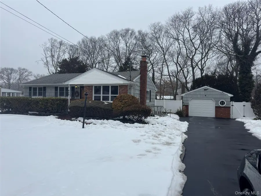 429 Mollie Boulevard, Holbrook, NY 11741 - #2