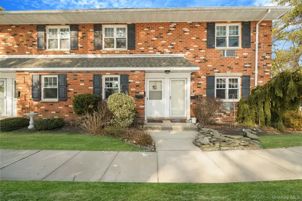 14 Glen Hollow Drive #E2, Holtsville, NY 11742