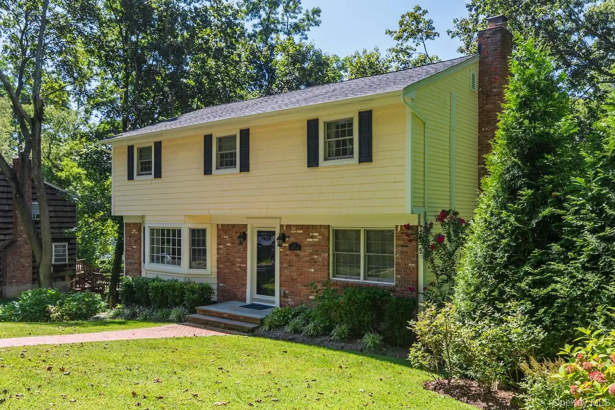 33 Northwood Circle, Huntington, NY 11743 - #1