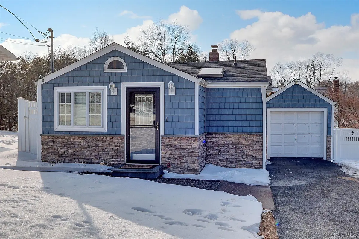 16 Magnolia Drive, Kings Park, NY 11754 - #1