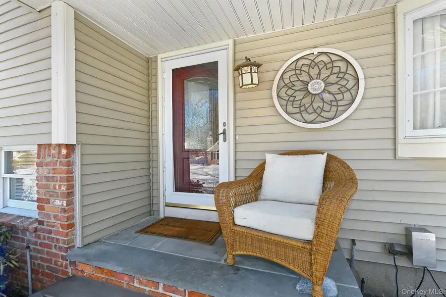 2 Montana Place, Huntington Station, NY 11746 - #3