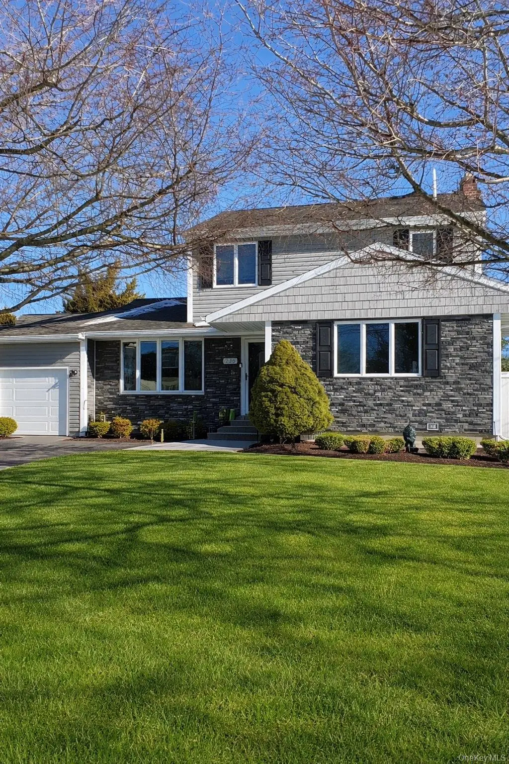 225 Farhan Lane, North Babylon, NY 11703 - #1