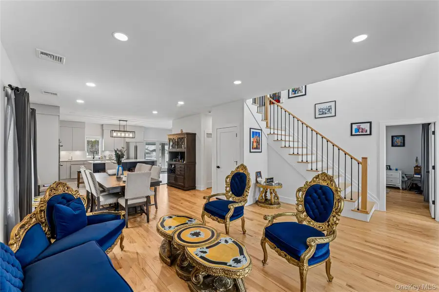 207 Pershing Parkway, Mineola, NY 11501 - #3