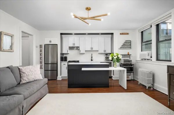 412 Munro Avenue #3J, Mamaroneck, NY 10543