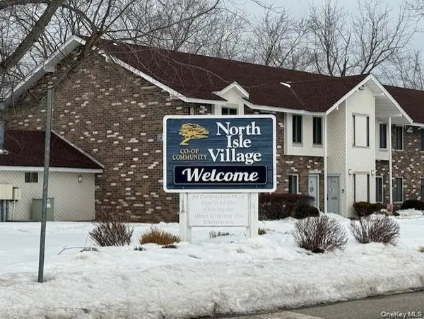 11 Idaho #11, Coram, NY 11727