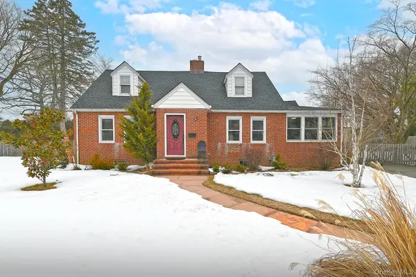 1 Central Street, Greenlawn, NY 11740