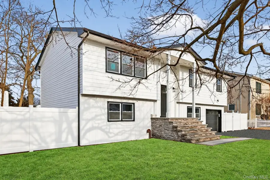 244 N Erie Avenue, Lindenhurst, NY 11757 - #3