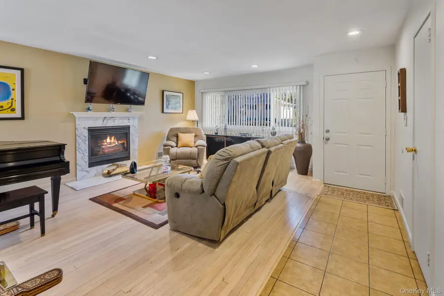 37 Grist Mill Lane, Halesite, NY 11743 - #3