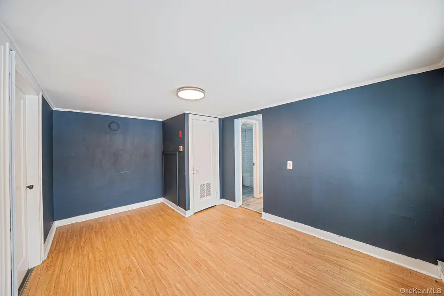 1049 Woodcrest Avenue, Riverhead, NY 11901 - #3