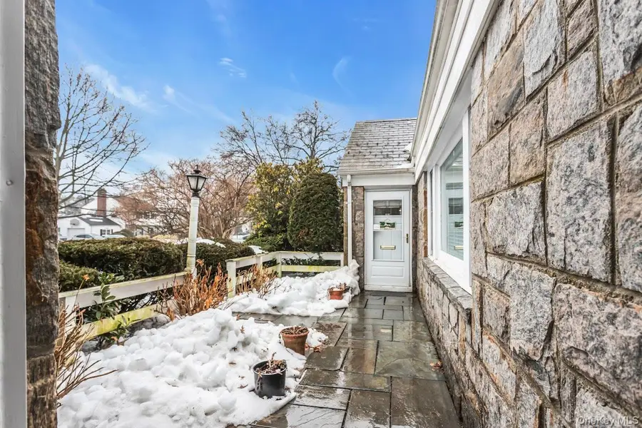 409 Titus Way, East Williston, NY 11596 - #2