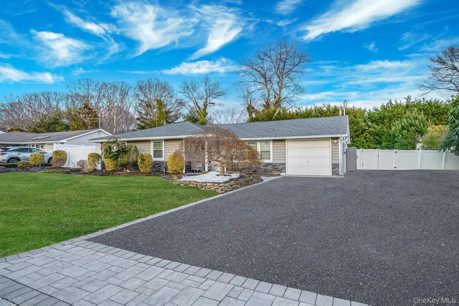 9 Allegheny Drive E, Farmingville, NY 11738 - #3