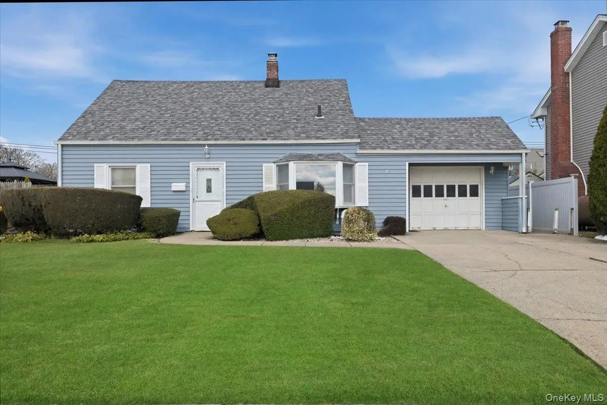 25 Peacock Lane, Levittown, NY 11756 - #1