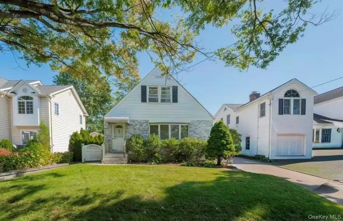 636 S 13th Street, New Hyde Park, NY 11040 - #1