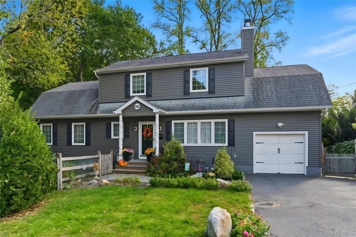 1 Hillcrest Place, Locust Valley, NY 11560 - #1