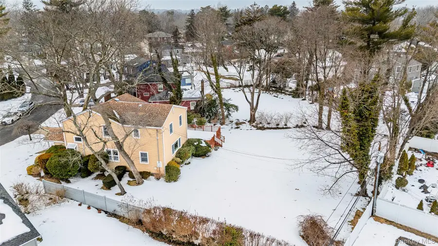 26 Pinetree Lane, Roslyn Heights, NY 11577 - #3