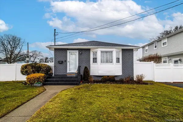 153 N Queens Avenue, Massapequa, NY 11758