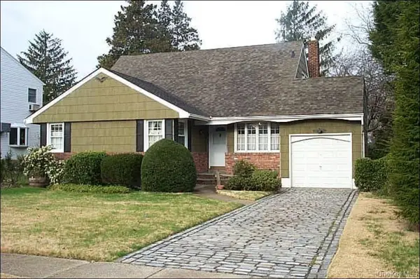 208 Weyford Terrace, Garden City, NY 11530