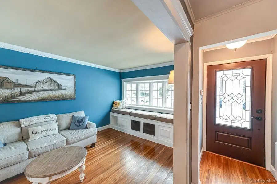 4 Hollyberry Road, Plainview, NY 11803 - #3