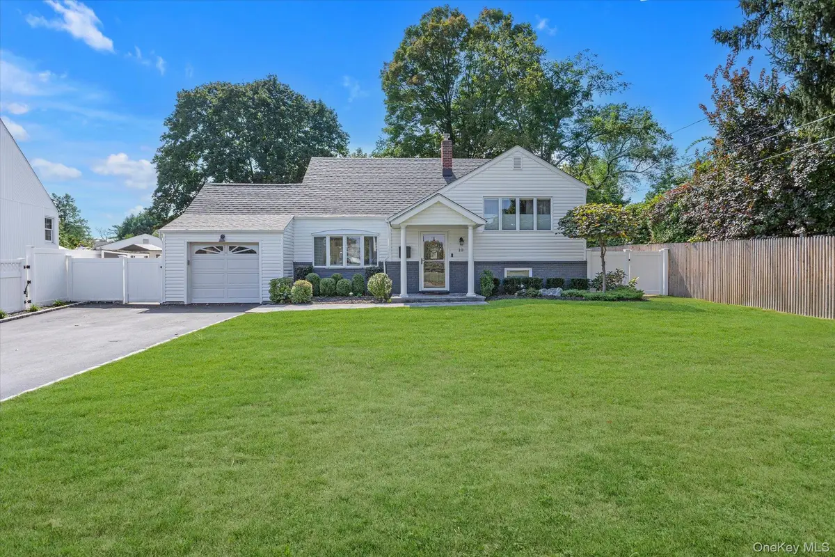 10 Peachtree Lane, Huntington Station, NY 11746 - #1