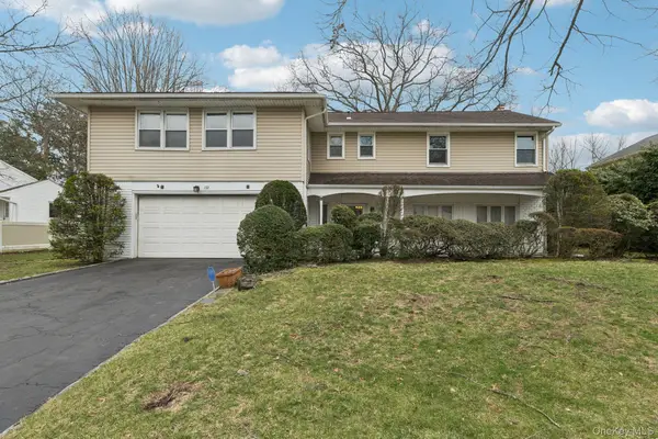 192 Bengeyfield Drive, East Williston, NY 11596