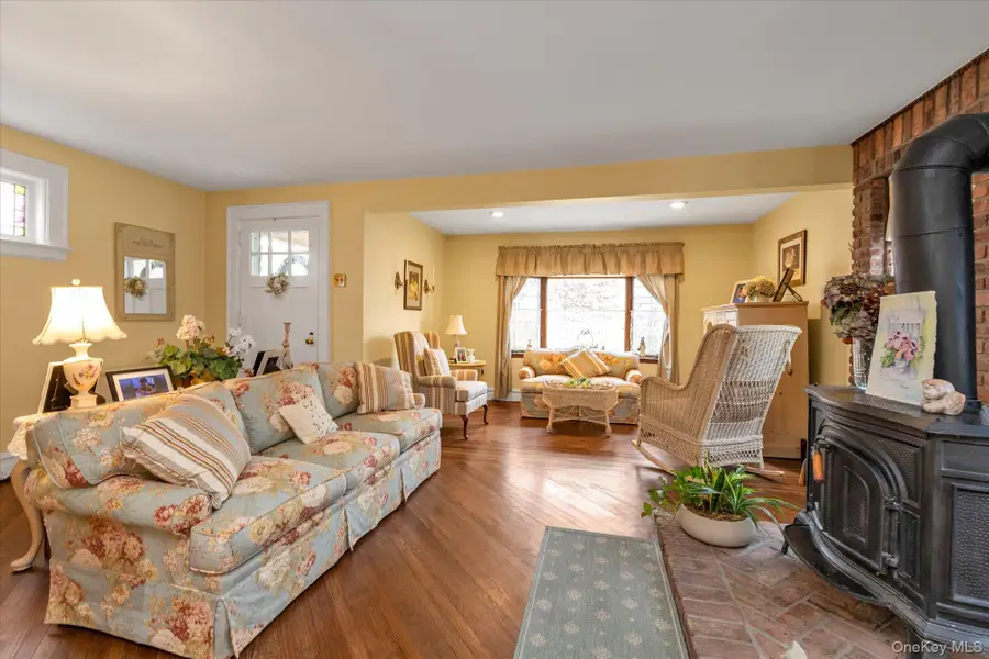 13 Everett Street, Lynbrook, NY 11563 - #3