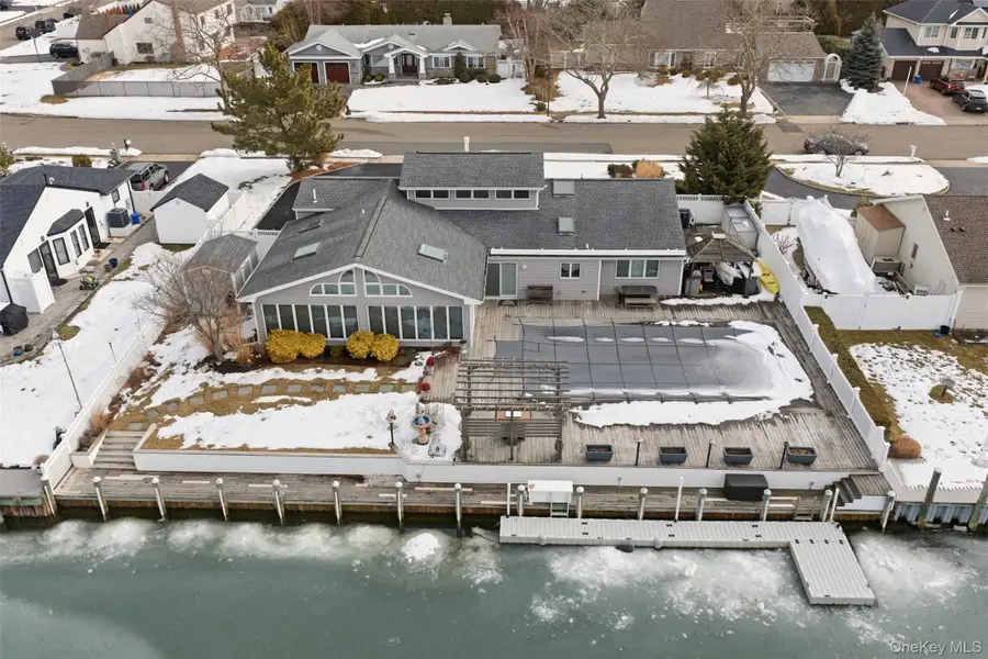 21 Shore Drive W, Copiague, NY 11726 - #3