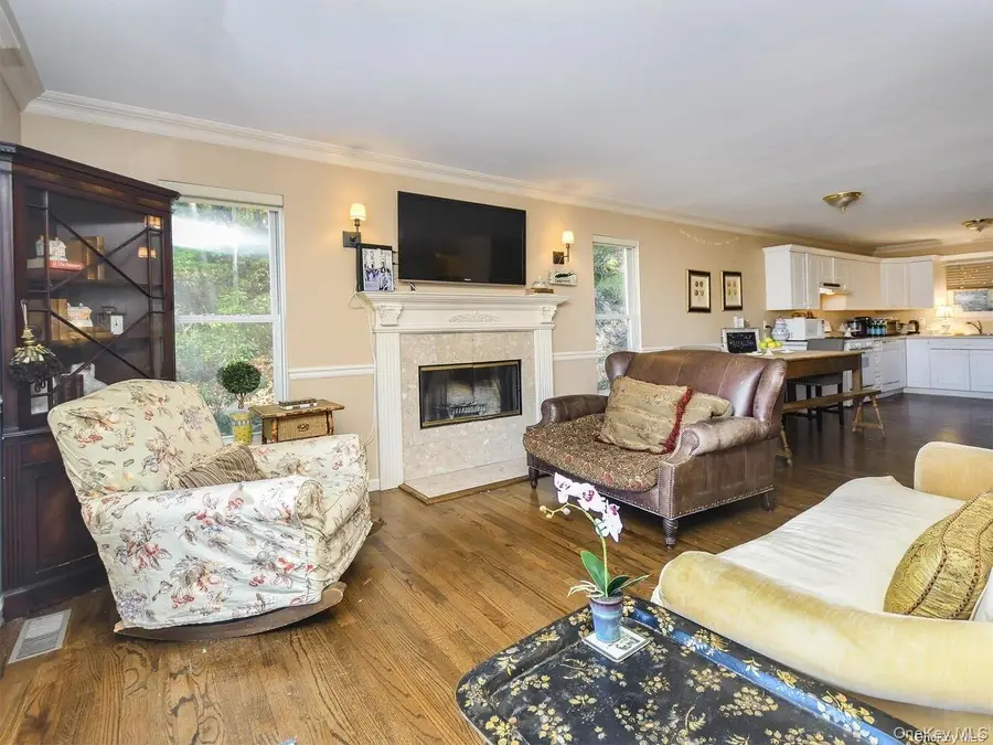 4 Ale Court, Centerport, NY 11721 - #3