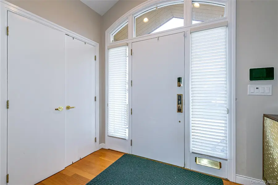 79 Meadow Woods Road, Great Neck, NY 11020 - #3