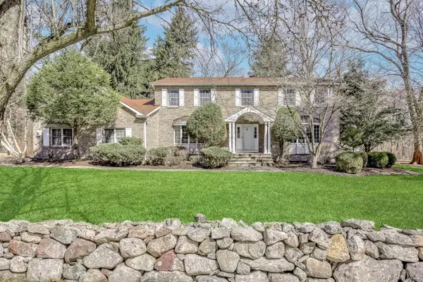 4 Kings Gate Road, Suffern, NY 10901