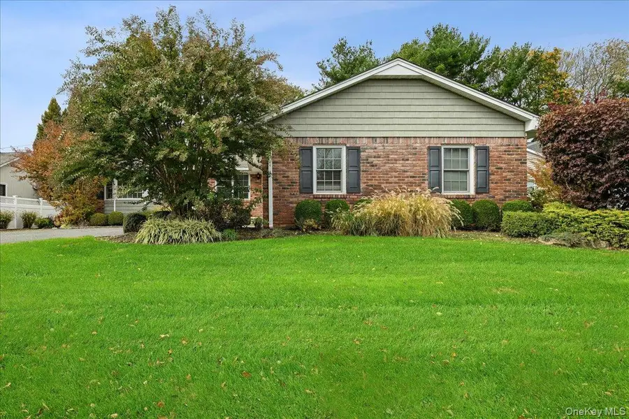 21 Colgate Lane, Woodbury, NY 11797 - #2