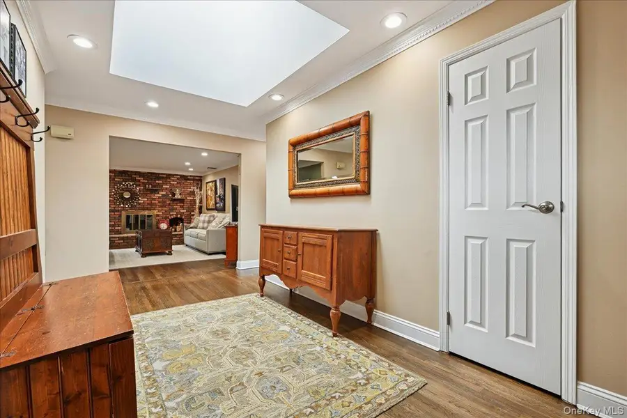 21 Colgate Lane, Woodbury, NY 11797 - #3